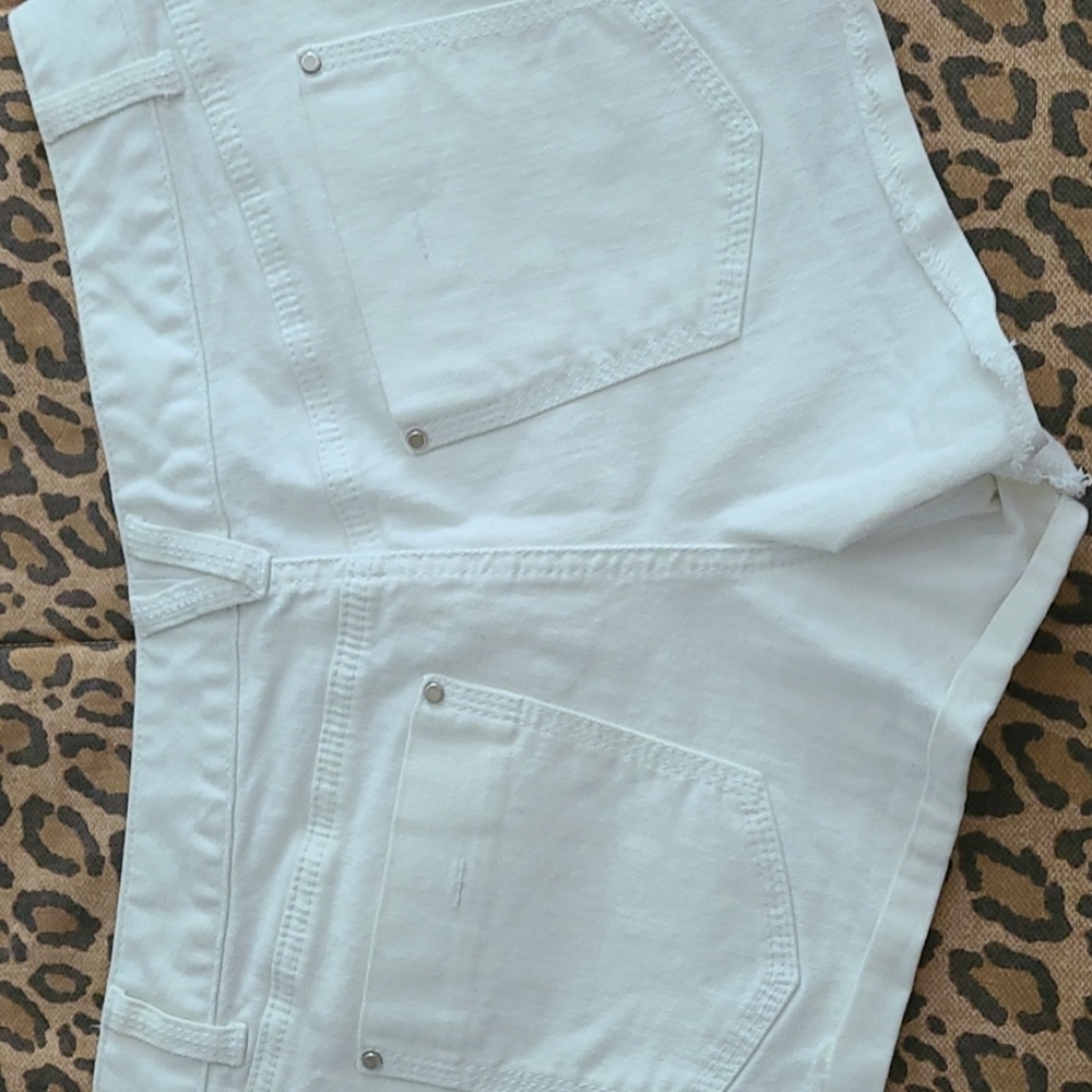 Cache white shorts - Picture 12 of 15